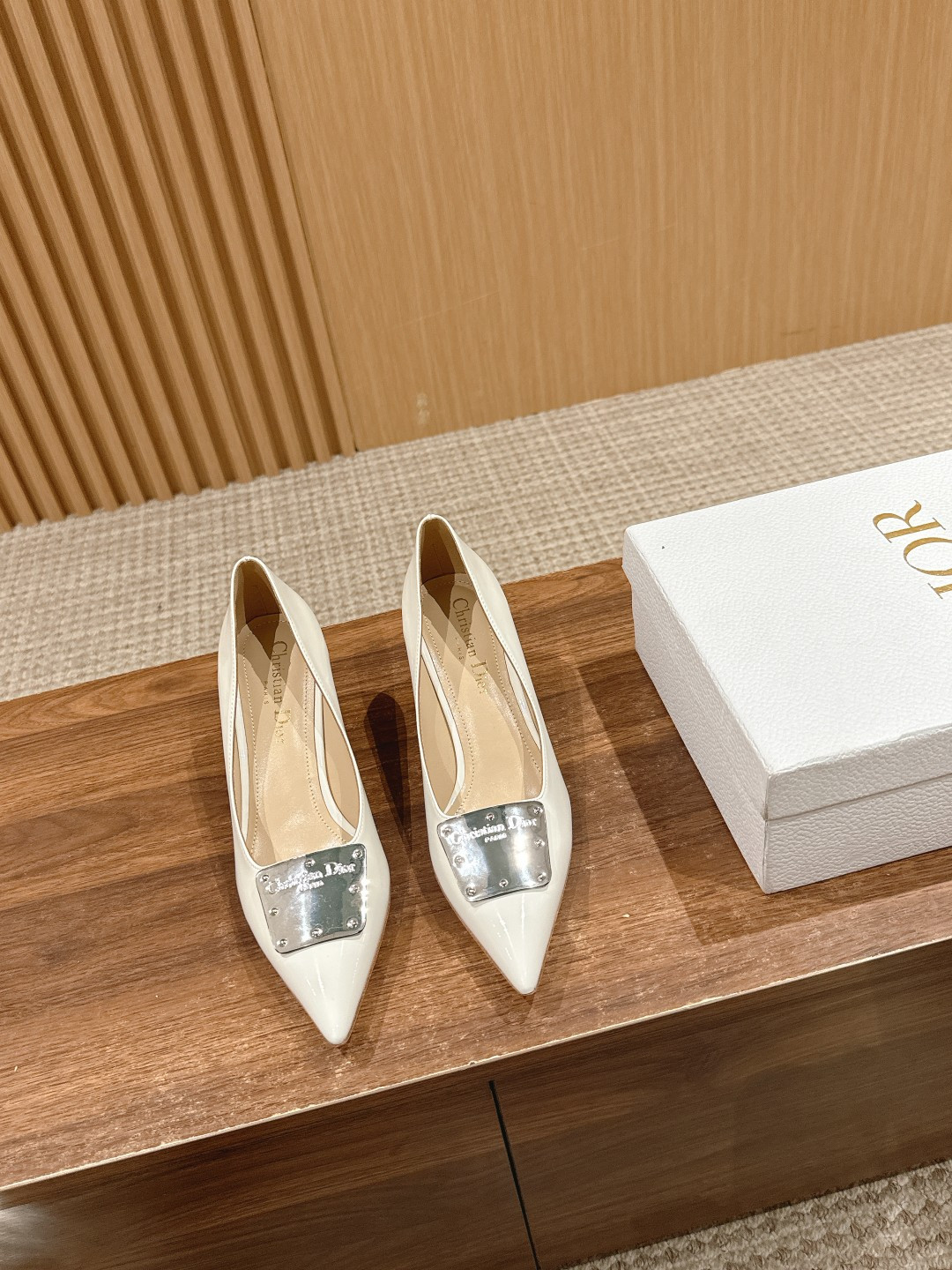 ua ch**an D*or la parusienne pump