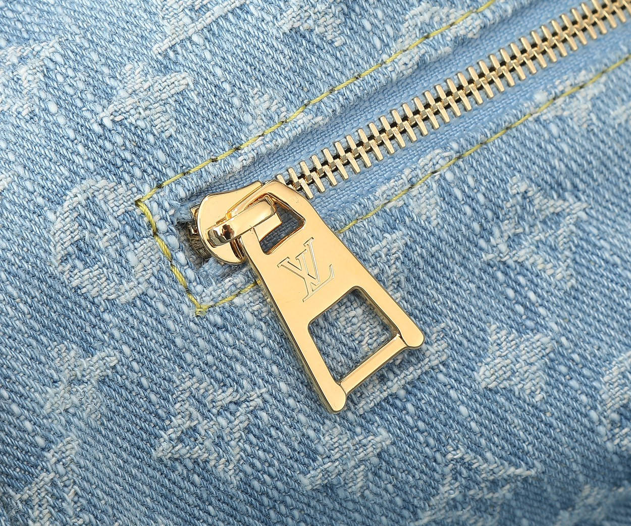 LV Let Go PM M42897  11 x 9.1 x 4.1 in