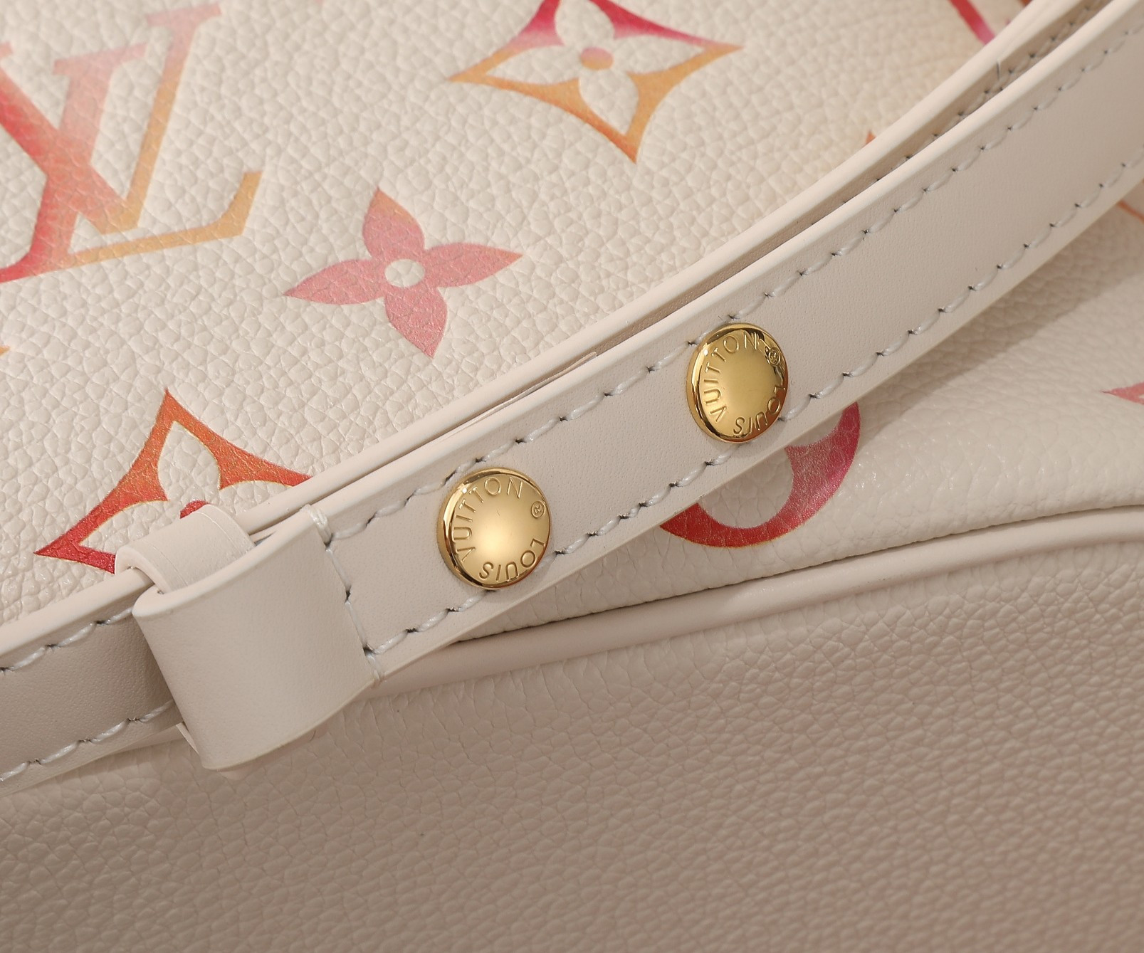 LV Néonoé BB M24649 7.9 x 7.9 x 5.1 in