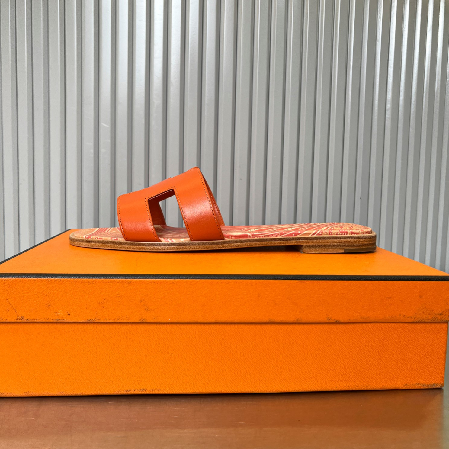 ua H**me5 oran sandal