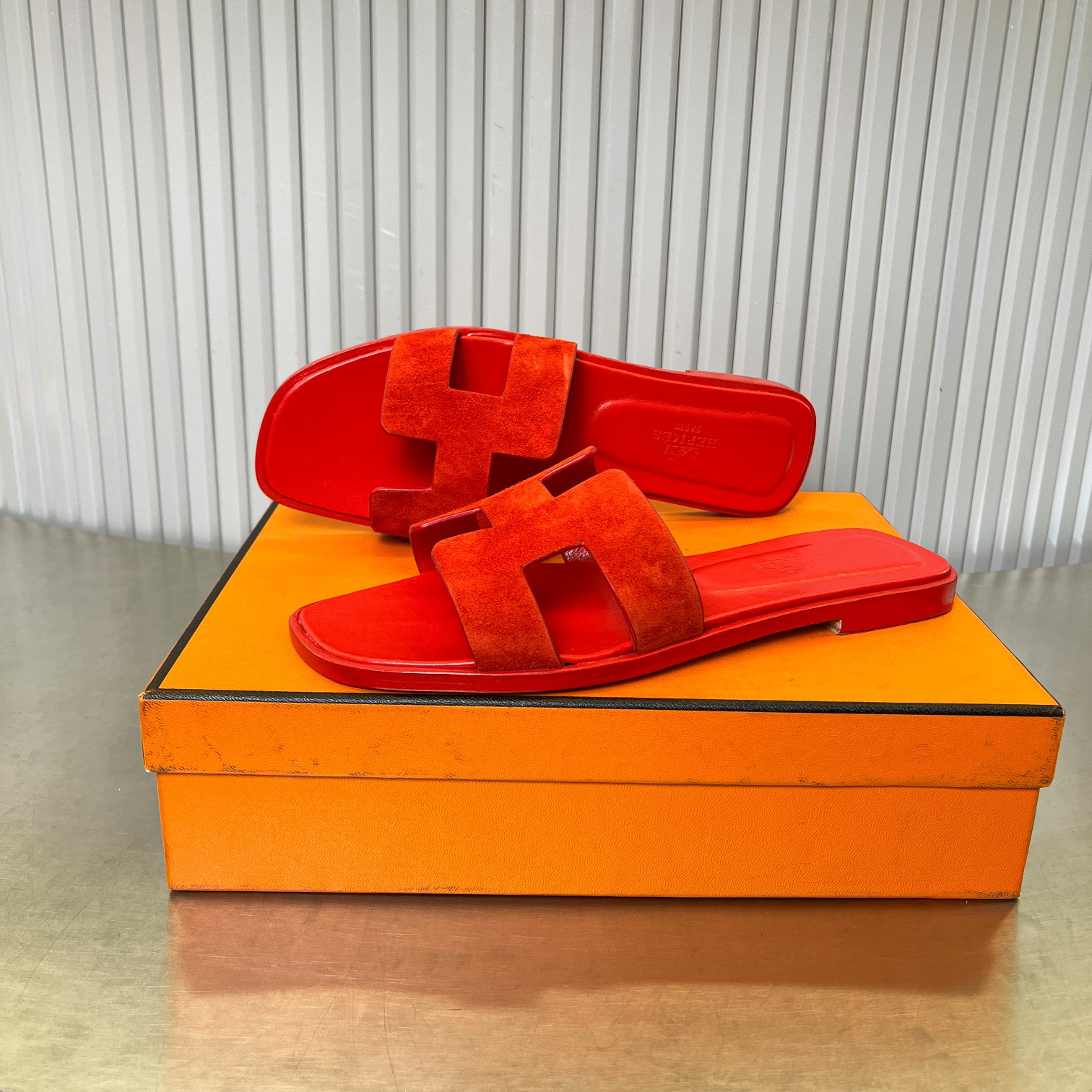 ua H**me5 oran sandal