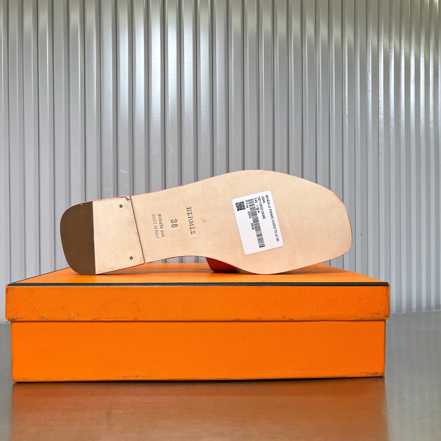 ua H**me5 oran sandal