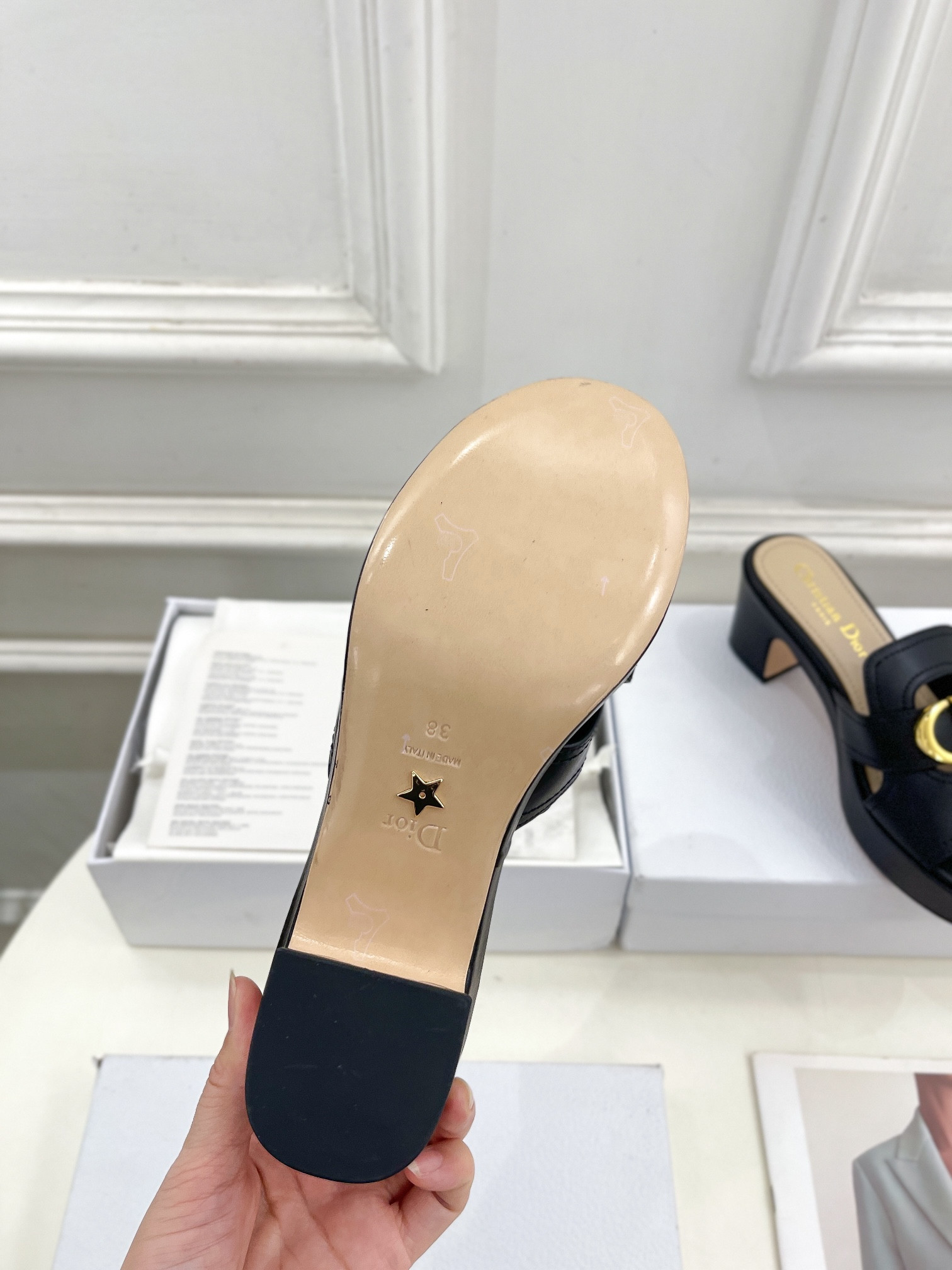 ua D*or 30 montaigne platform slide