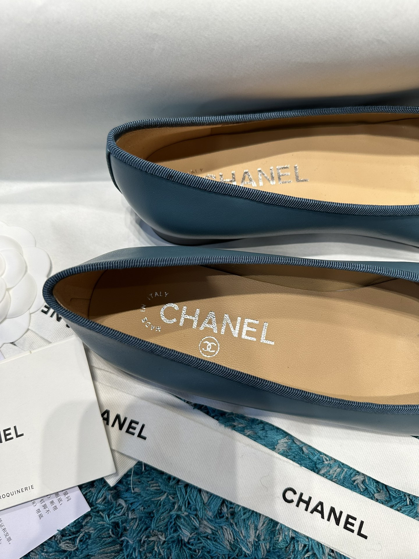 ua Ch*el ballet flats