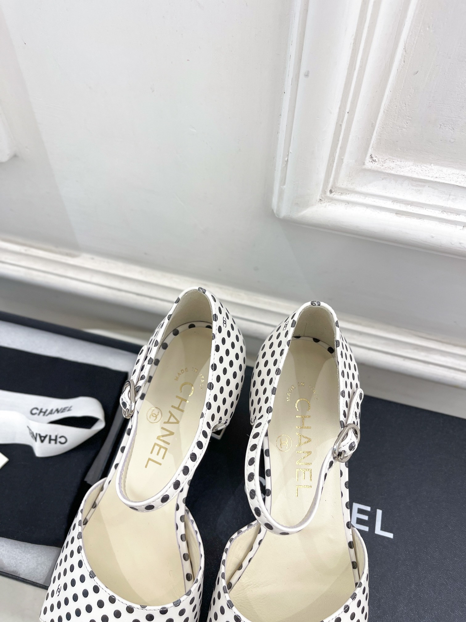 ua Ch*el heeled sandals