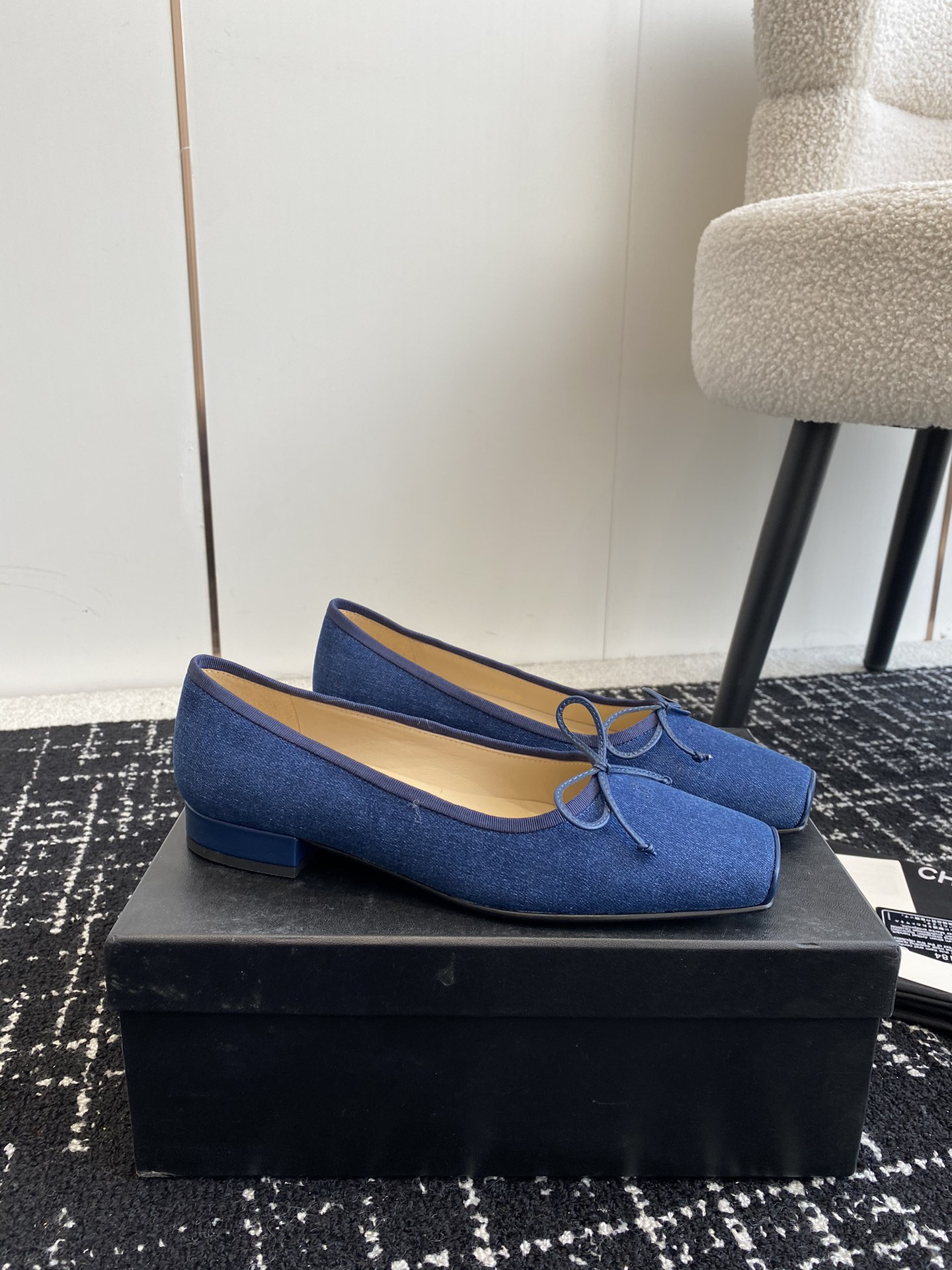 ua Ch*el vintage ballet flats