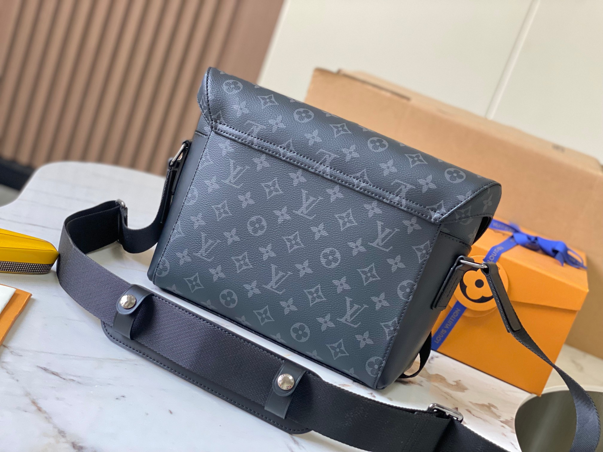 LV VOYAGER M40511 32×23×9CM