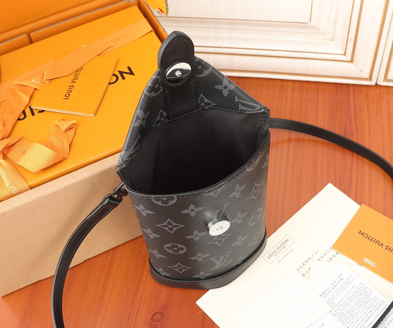 LV Envelope Pouch M11613 12.5x18x8.5CM