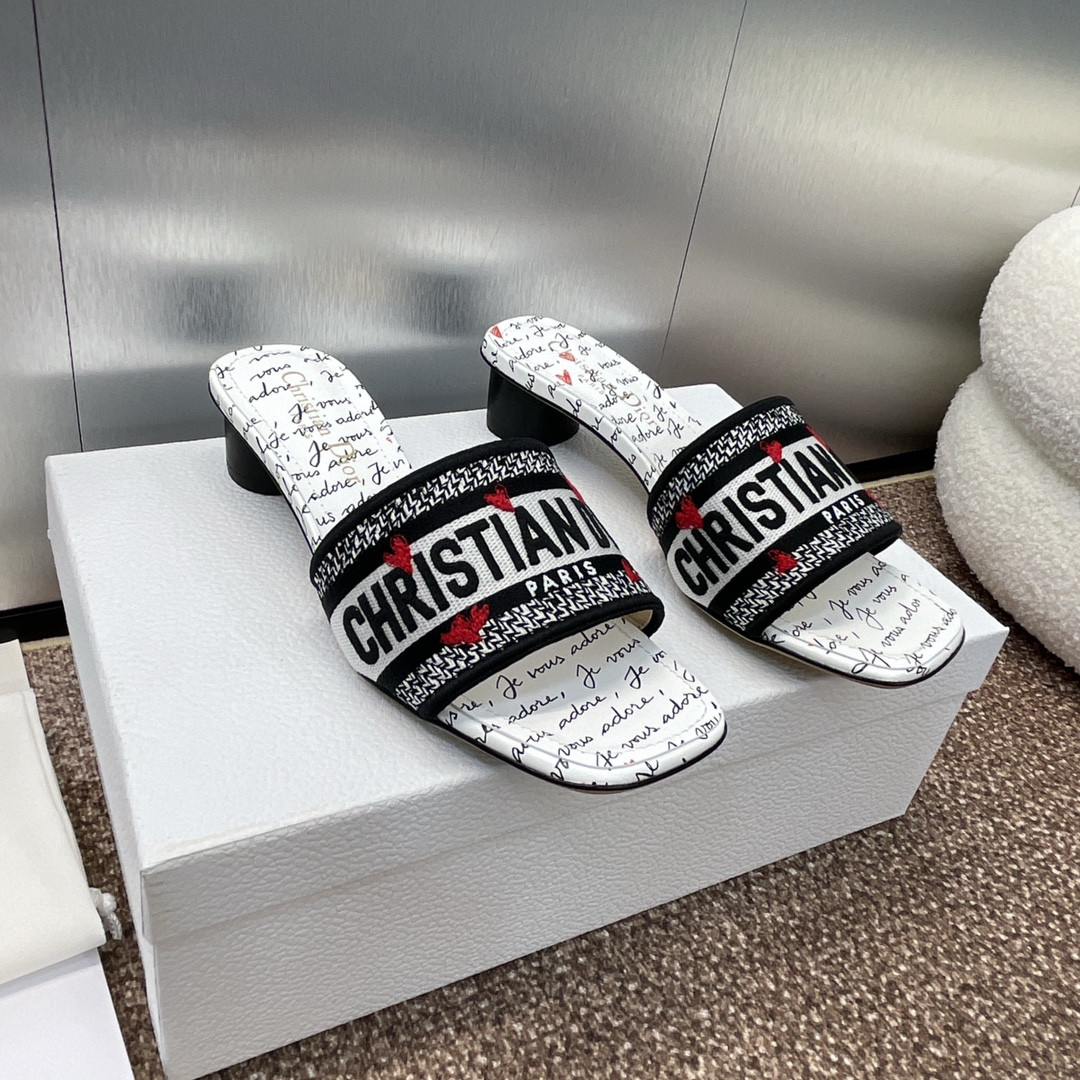 ua D*oramour dway heeled slide