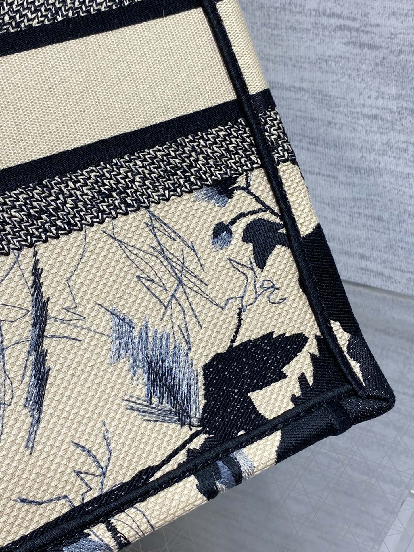 D*or tote 36 x 18 x 28cm