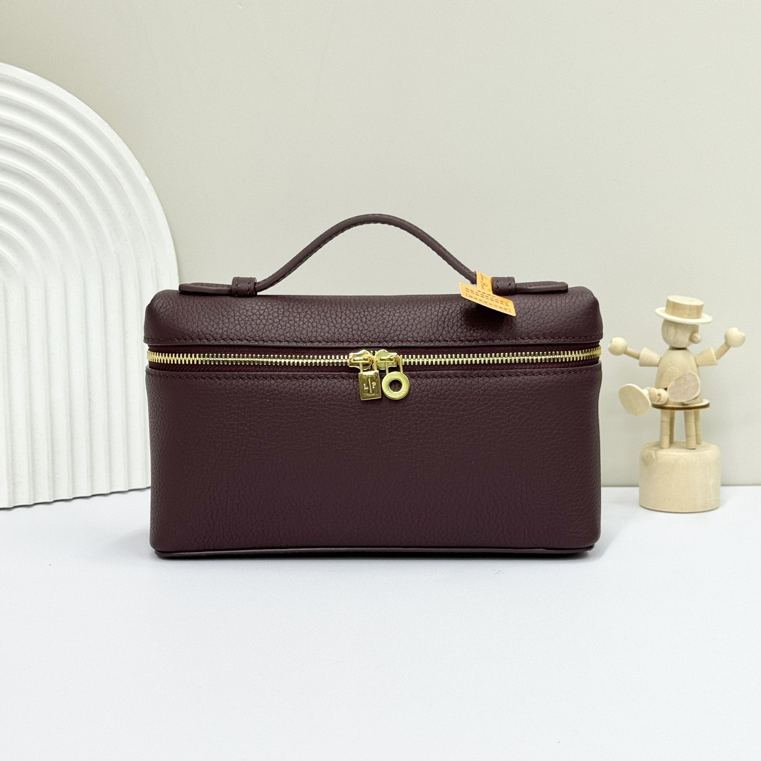 L**o p*ana extra pocket l19 grained calfskin 11 x 19 x 6.5 cm