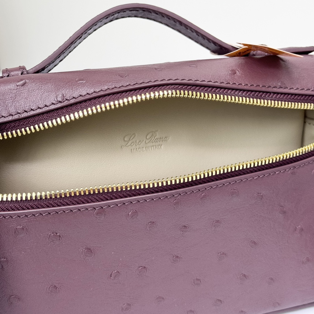 L**o p*ana extra pocket l19 ostrich-grained leather 11 x 19 x 6.5 cm