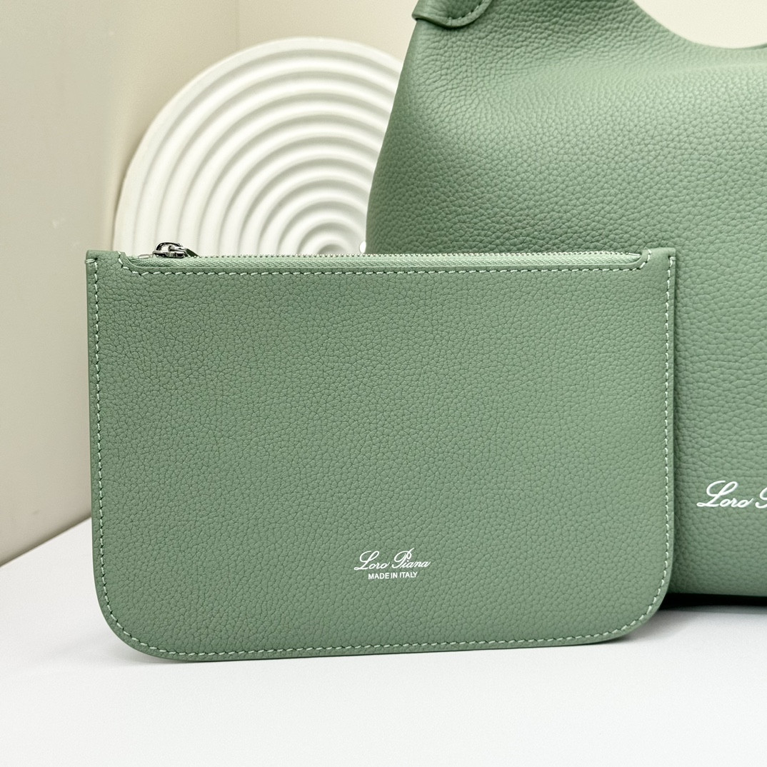 L**o p*ana large bale bag grained calfskin 24 x 20 x 27 cm