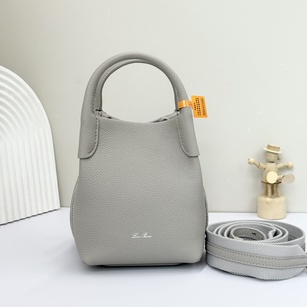 L**o p*ana micro bale bag grained calfskin 23 x 16 x 14 cm