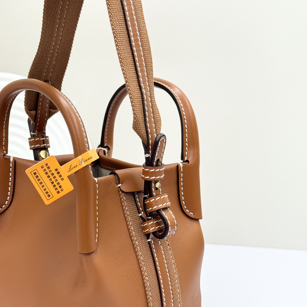 L**o p*ana micro bale bag smooth calfskin 23 x 16 x 14 cm