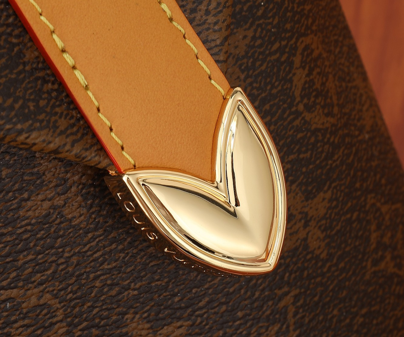 LV Envelope Pouch M11629 12.5x18x8.5CM