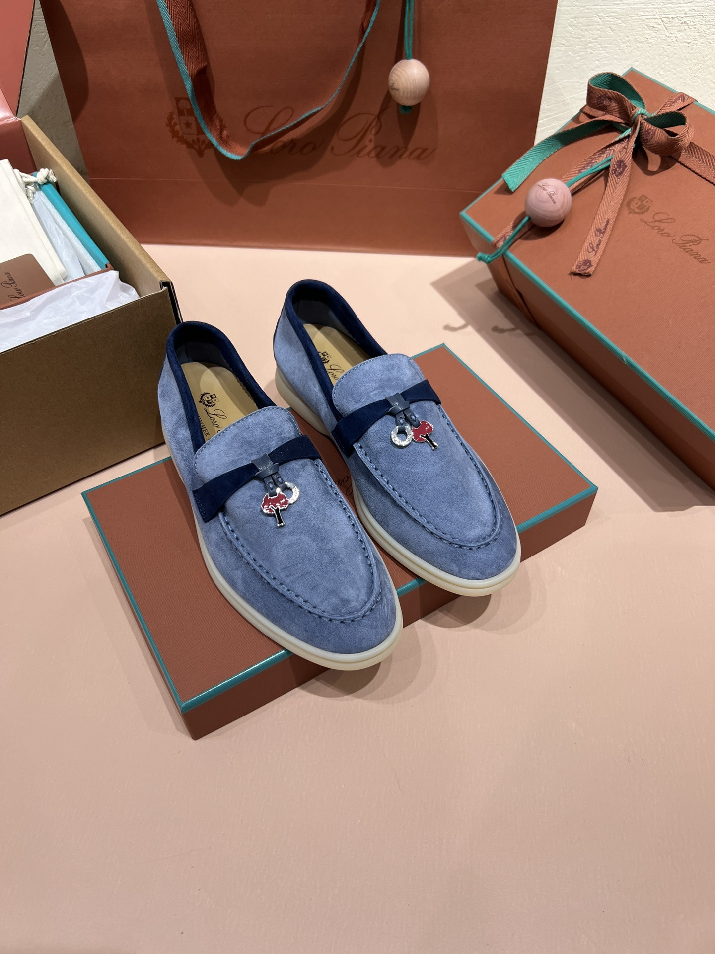 ua L**o p*ana summer charms walk loafers