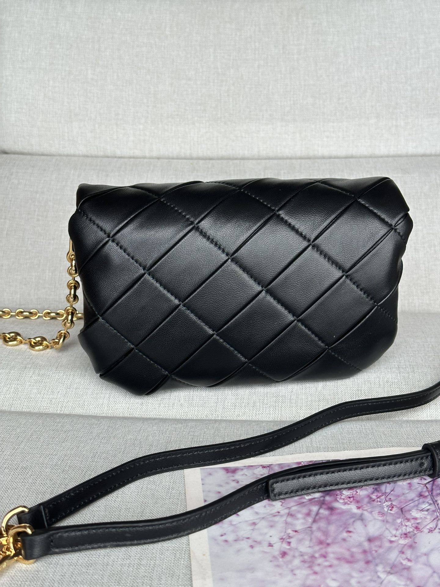 L0ew* mini puffer goya in pleated shiny nappa lambskin 20x6x13cm