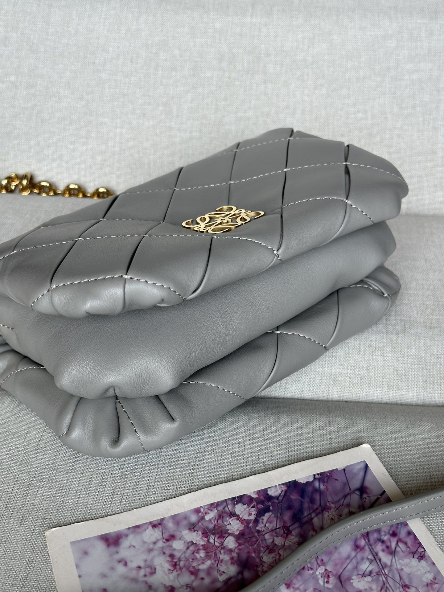 L0ew* mini puffer goya in pleated shiny nappa lambskin 20x6x13cm