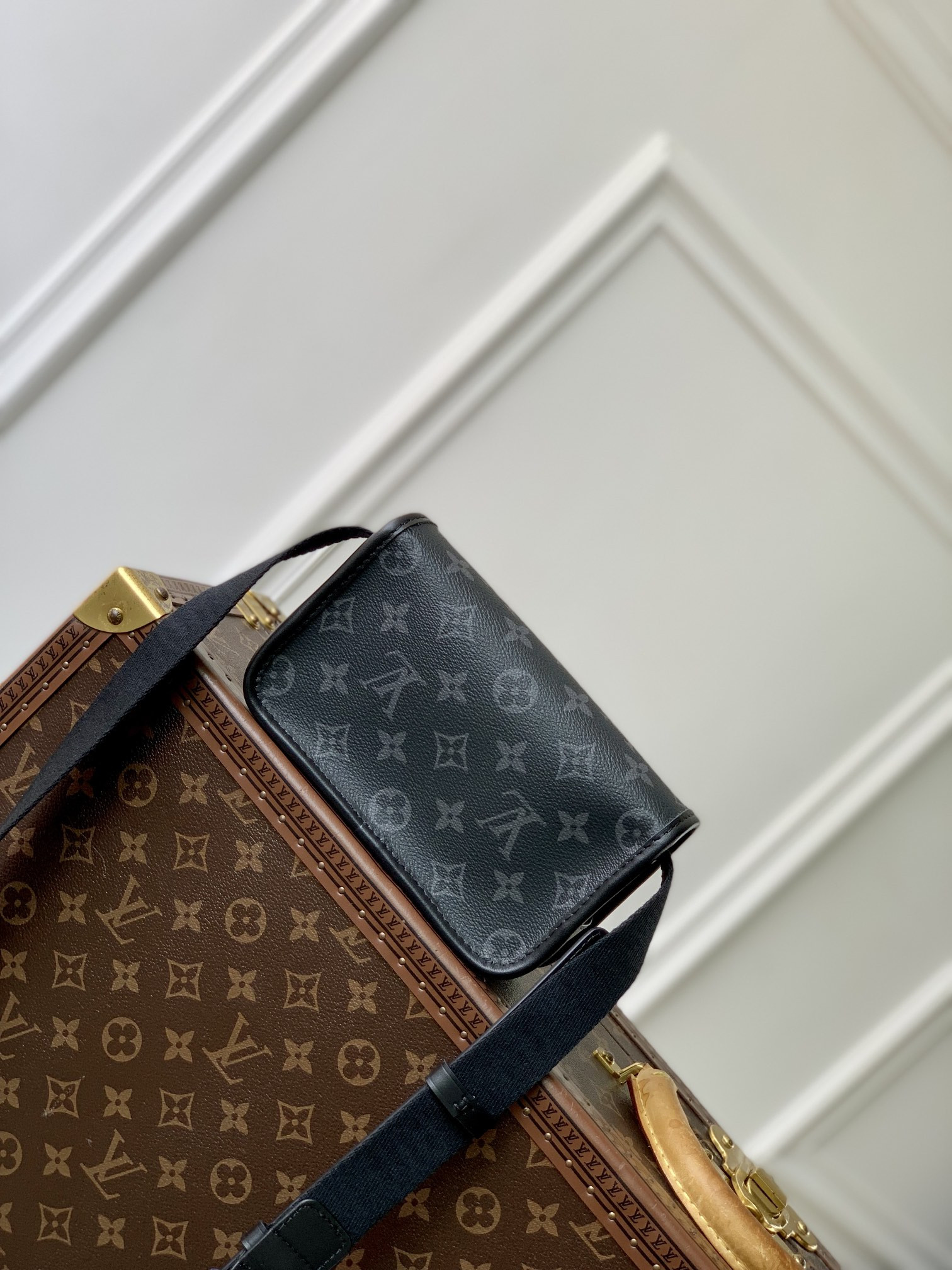 LV Bosphore Wearable Wallet M12599  12 x 7 x 19 cm