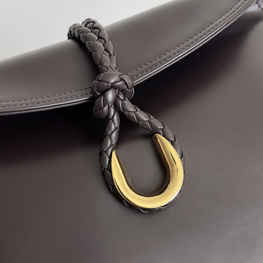 bo*te*ga Ve*ne*ta liberta  23 x 35 x 6cm