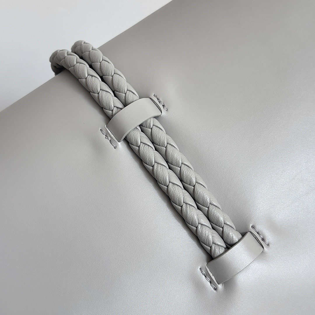 bo*te*ga Ve*ne*ta liberta 23 x 35 x 6cm