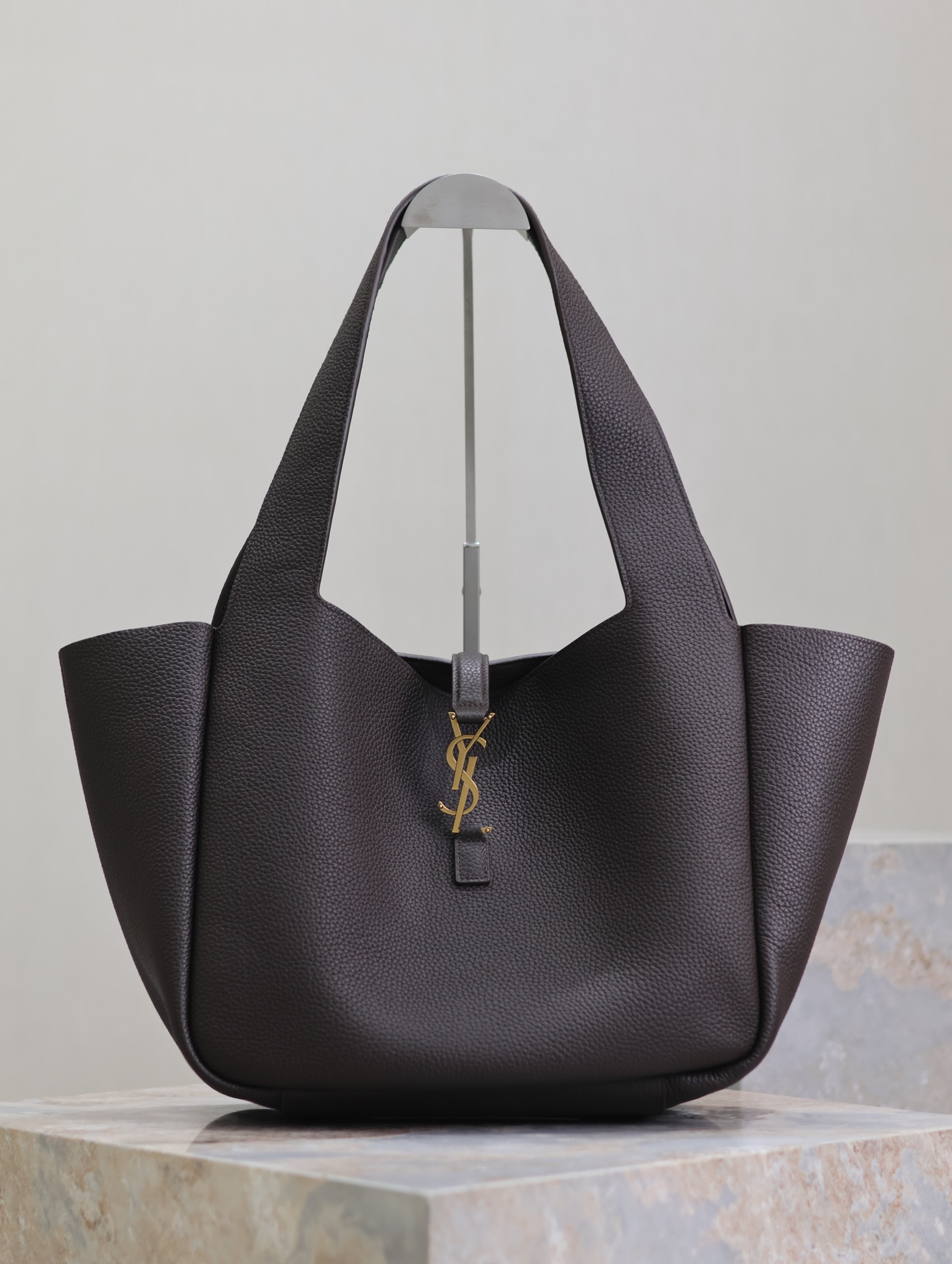 Y*L le 5 À 7 bea in grained leather 50×28×18cm