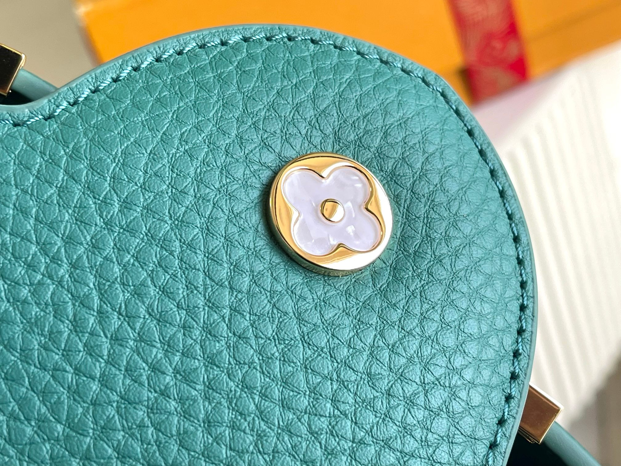 LV  Capucines Flower Crown M23766 Taurillon  27x18x9cm