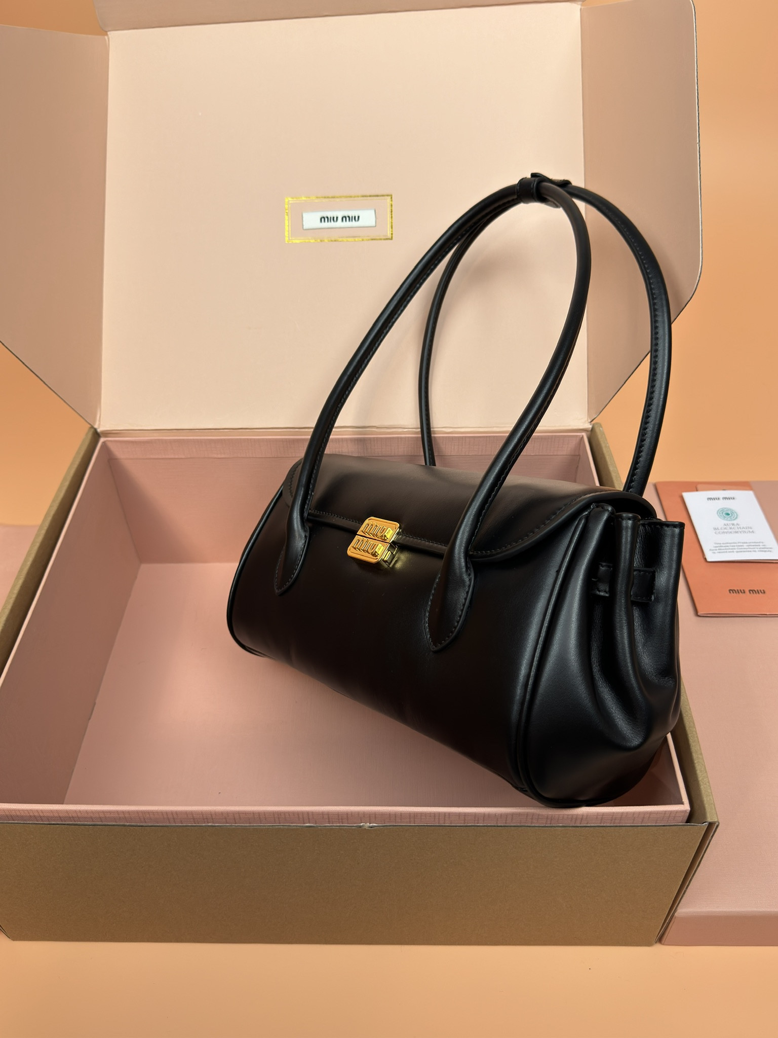 Miu Miu Leather shoulder bag 15x28x11cm
