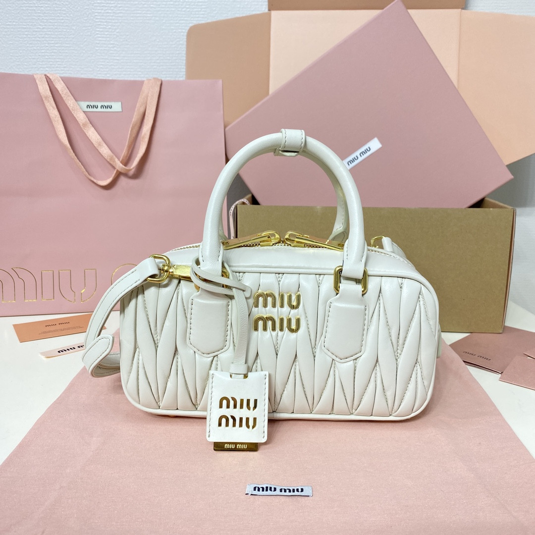 Miu Miu Arcadie matelassé nappa leather bag 22X10.5X7.5cm