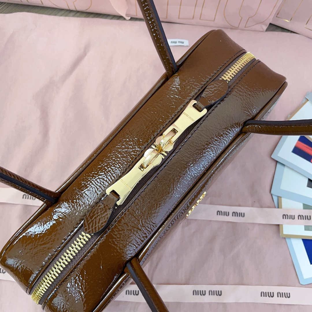 Miu Miu Beau naplak patent leather bag 12x27x8cm