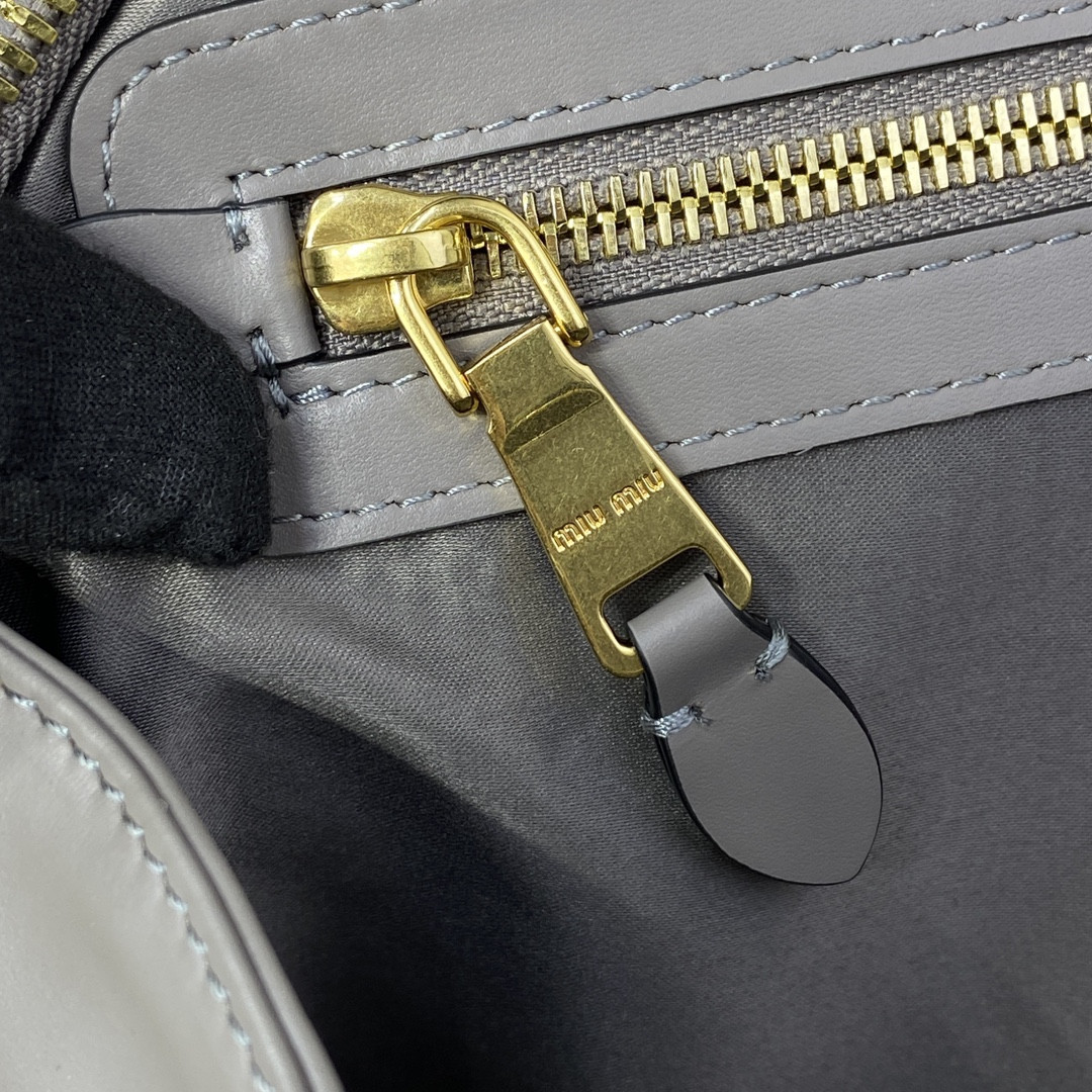 Miu Miu Leather Beau bag 23x34x10cm