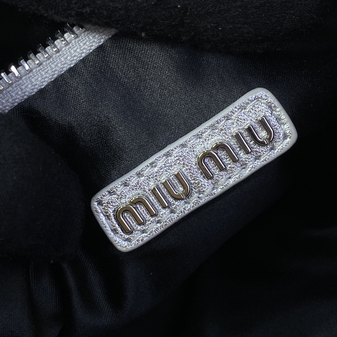 Miu Miu Wander matelassé nappa leather hobo bag 17x20x6cm