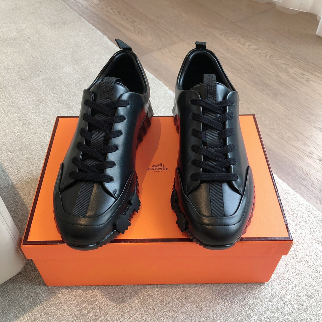 ua H**me5 bouncing sneaker