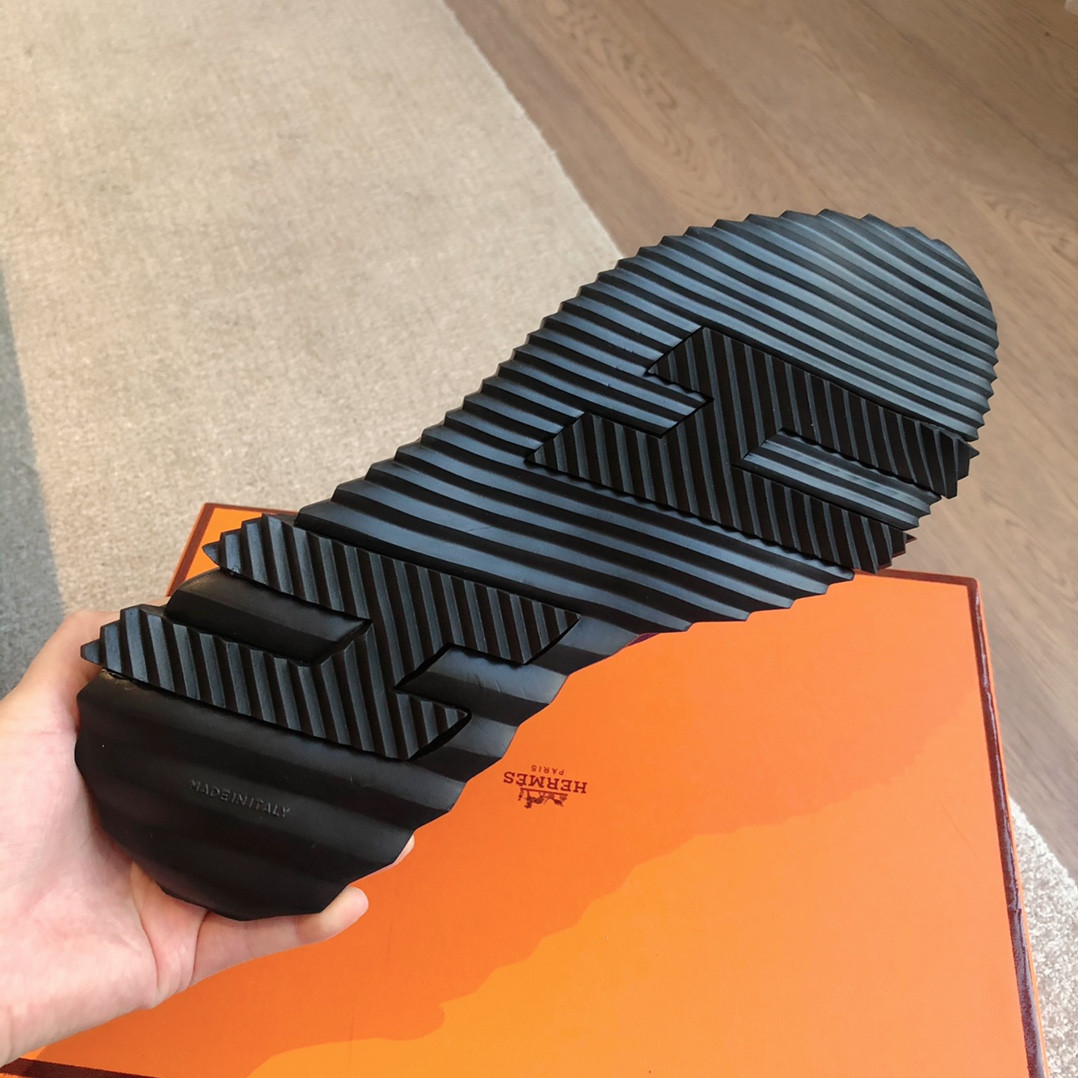 ua H**me5 bouncing sneaker