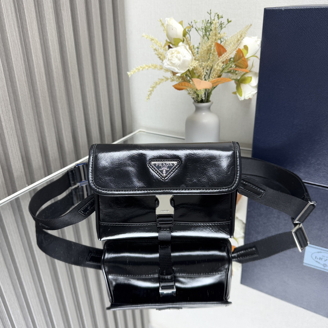 Pra*a leather smartphone case 12.5x18x2.5cm