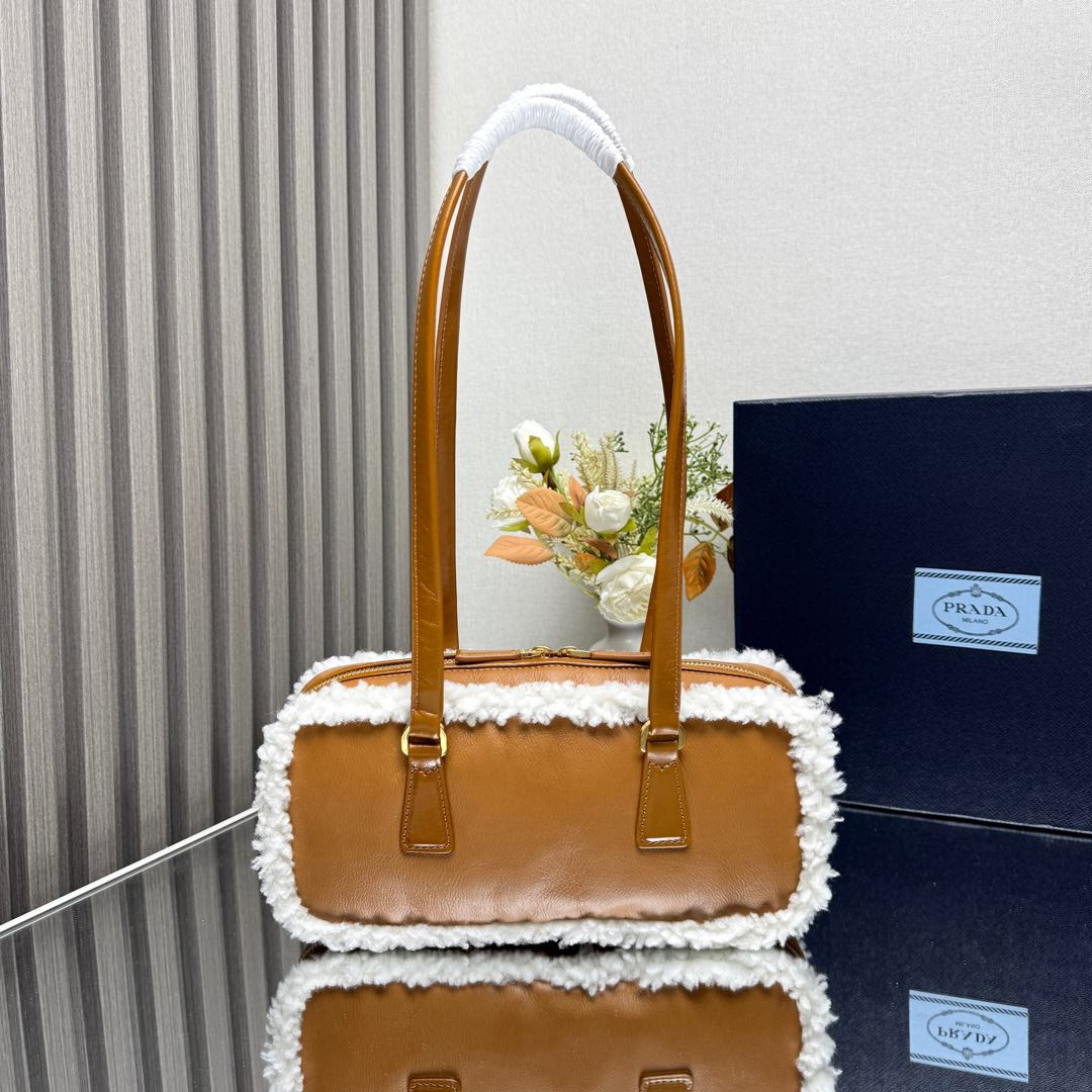 Pra*a medium shearling two-handle bag 12x 27x 6cm