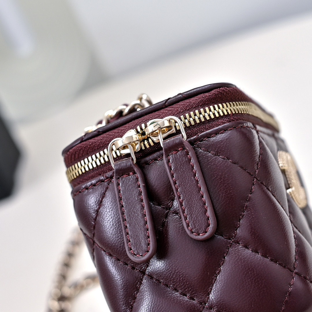 Ch*el small vanity with chain 8.5x11x7cm