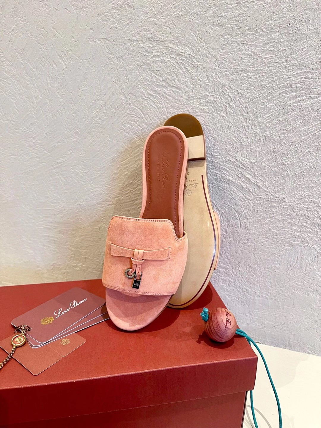 ua L**o p*ana summer charms sandal