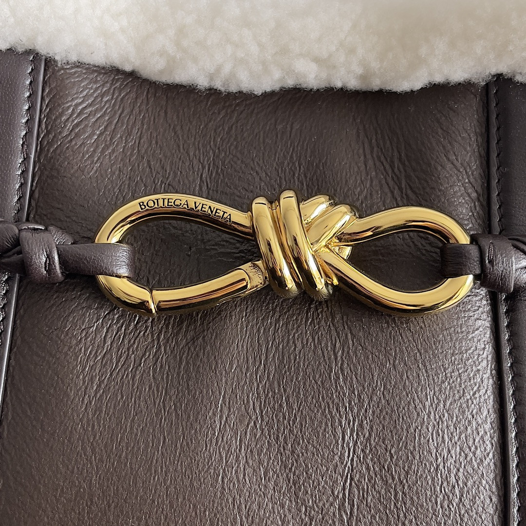 bo*te*ga Ve*ne*ta small andiamo 25x22x10.5cm