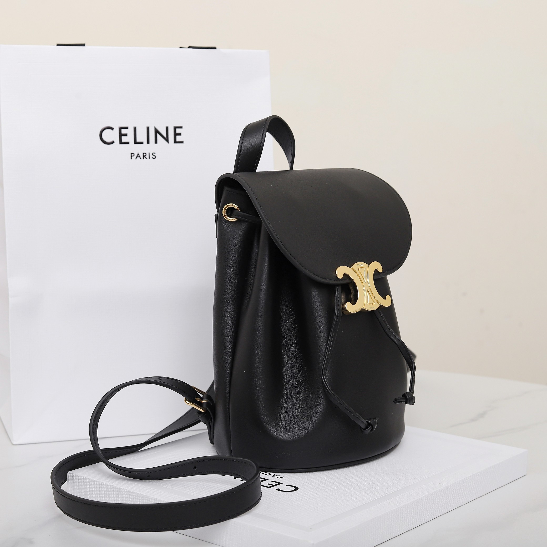 Ce**e bonnie backpack in smooth calfskin 118703 25x18x13cm