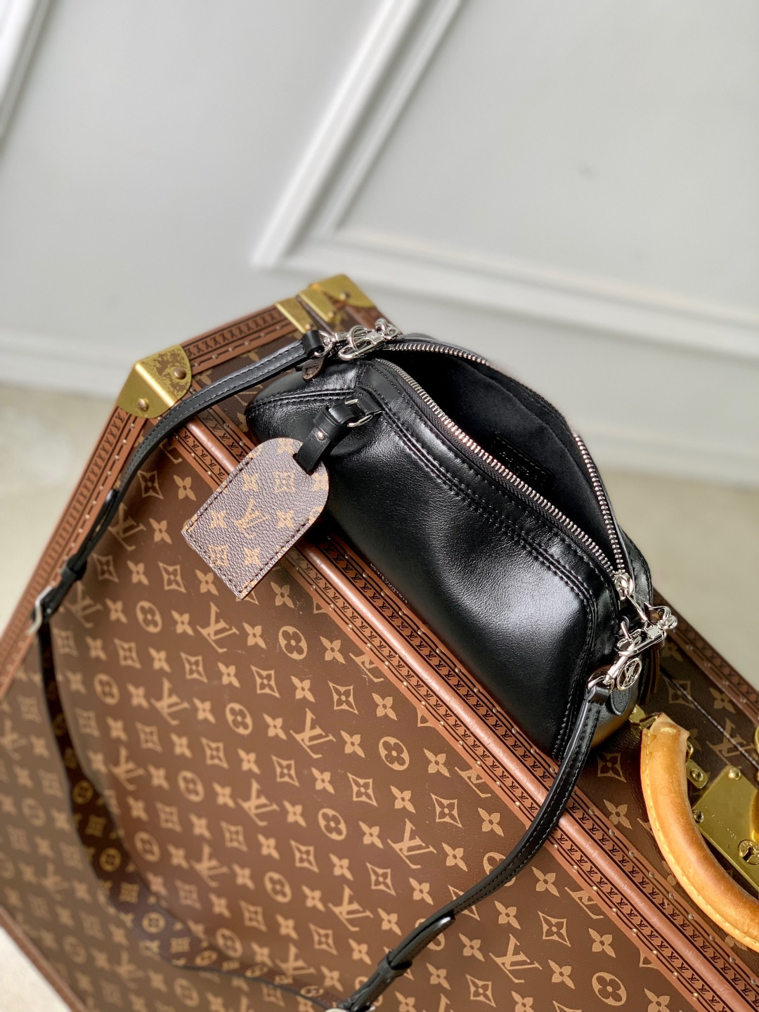 LV Pochette Vibe M14544 25x10x7.5cm