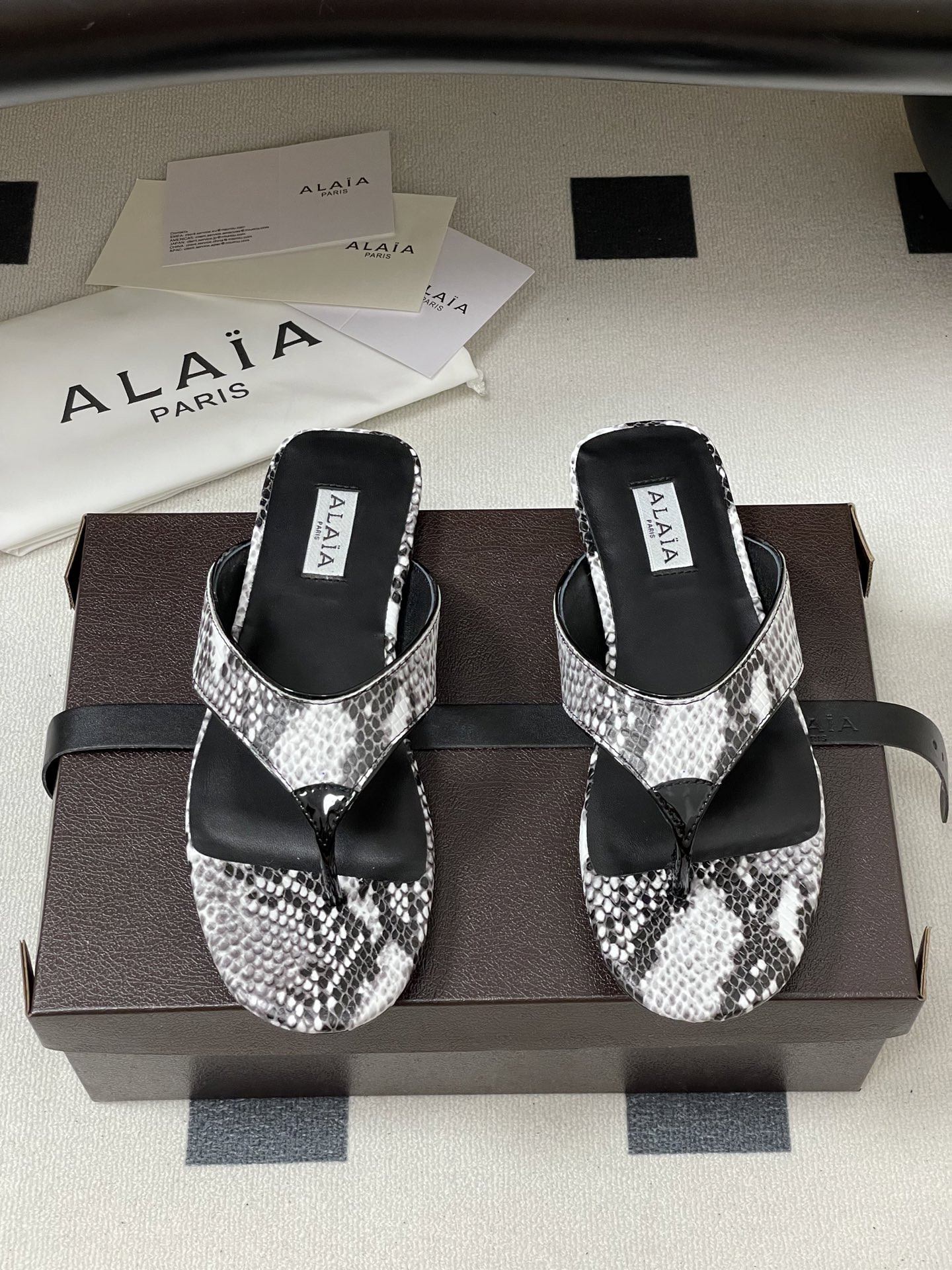 UA Alaia Triangle Flat Slides(Customized Size 7-10 days production time)