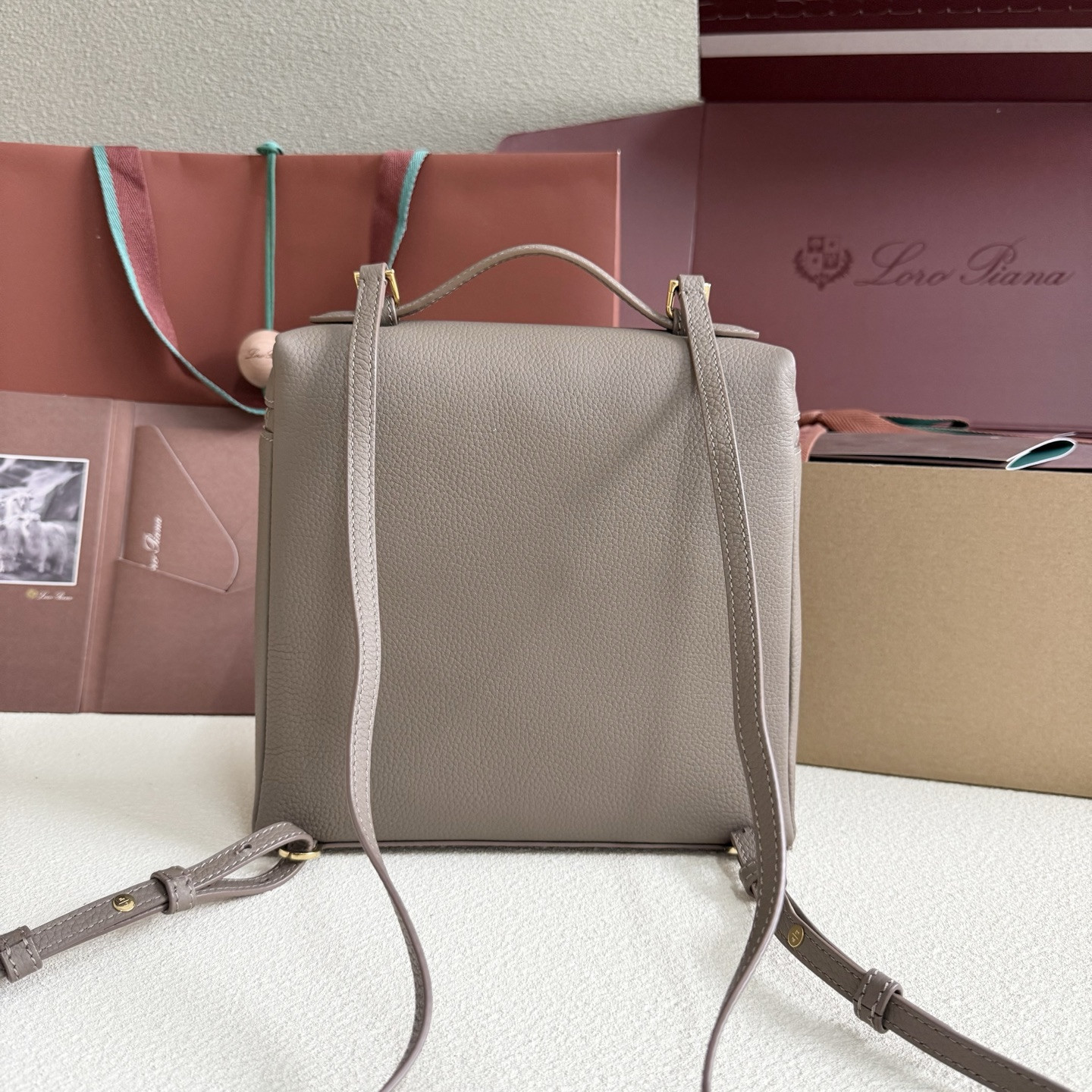 L**o p*ana extra pocket backpack l23.5 23x21x8cm