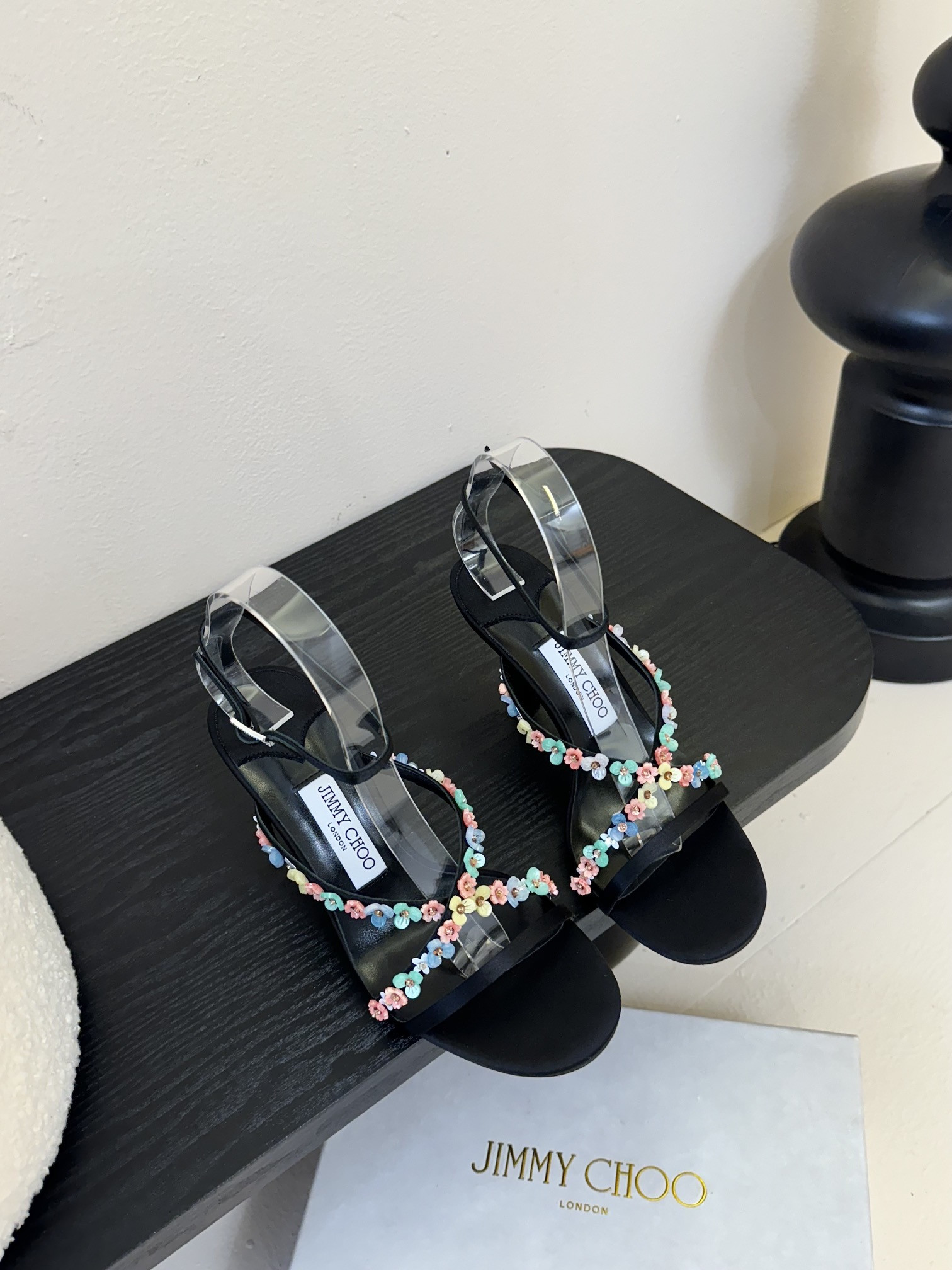 ua Ji*y Ch* blanche sandals 9cm