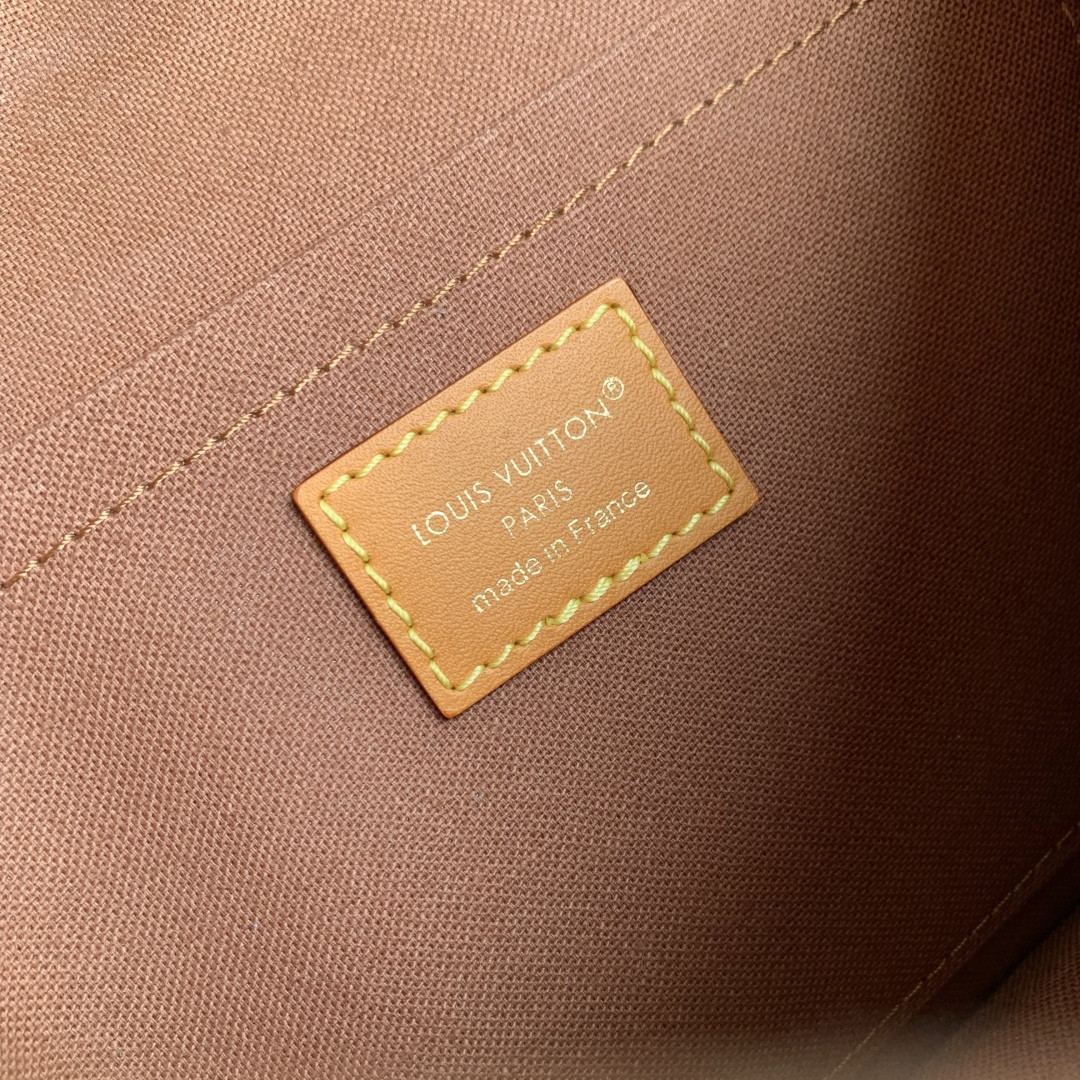 LV Satchel Wearable Wallet M26805 19.5x15x6cm