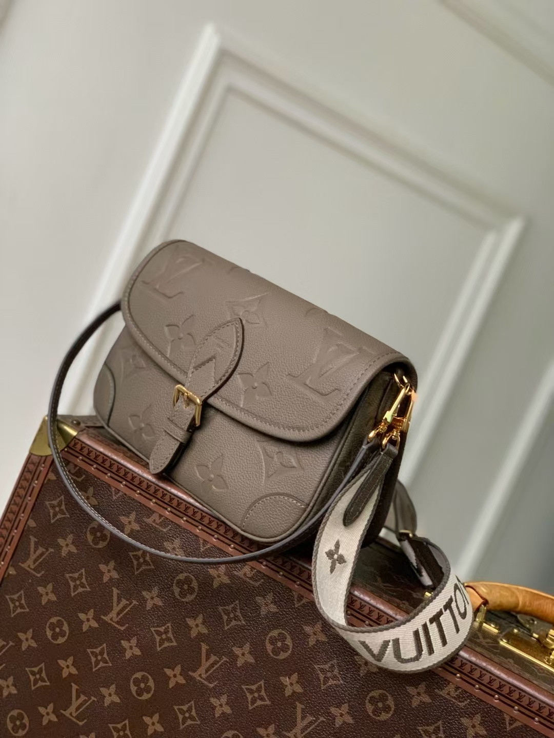 LV Diane M15049 24x15x9cm