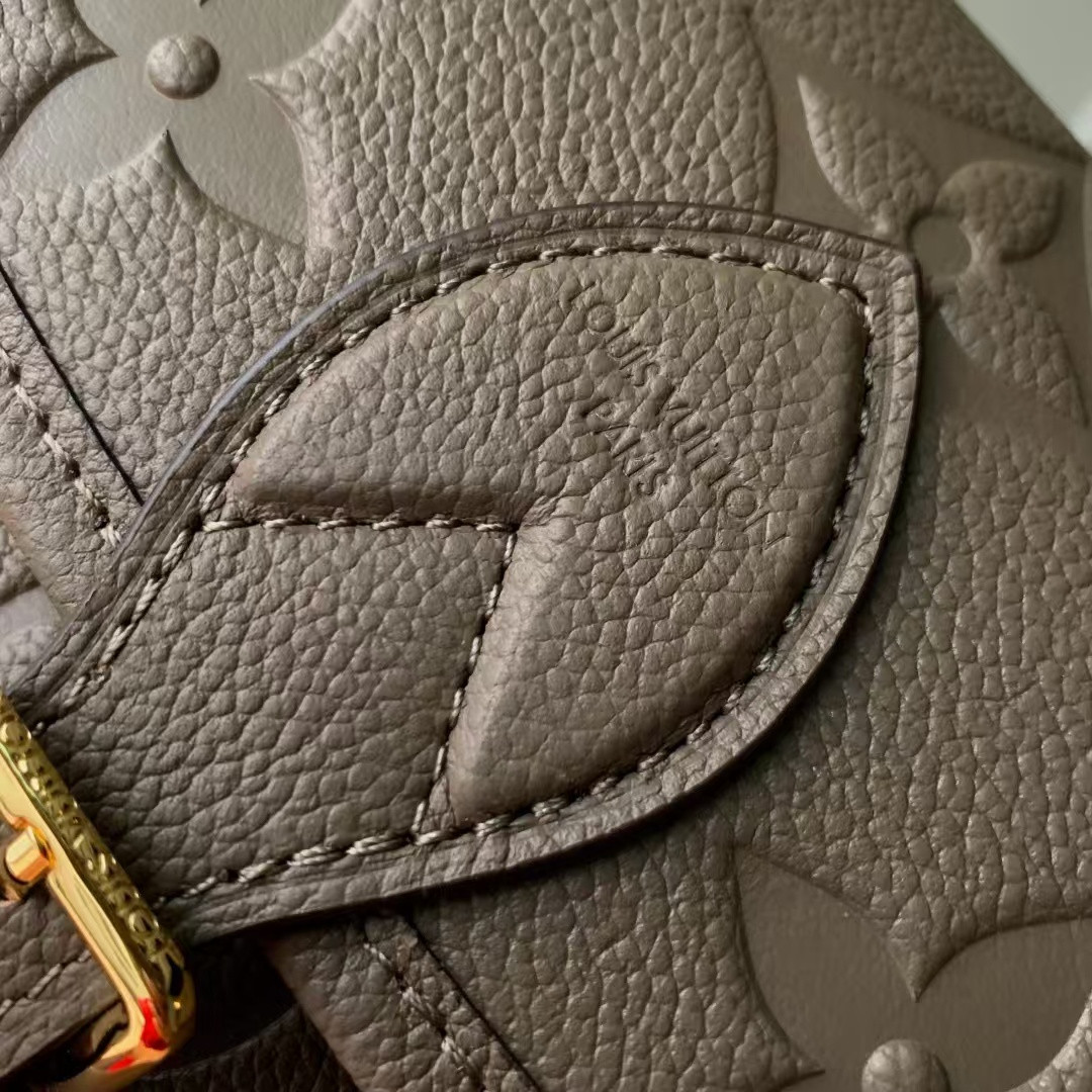 LV Diane M15049 24x15x9cm