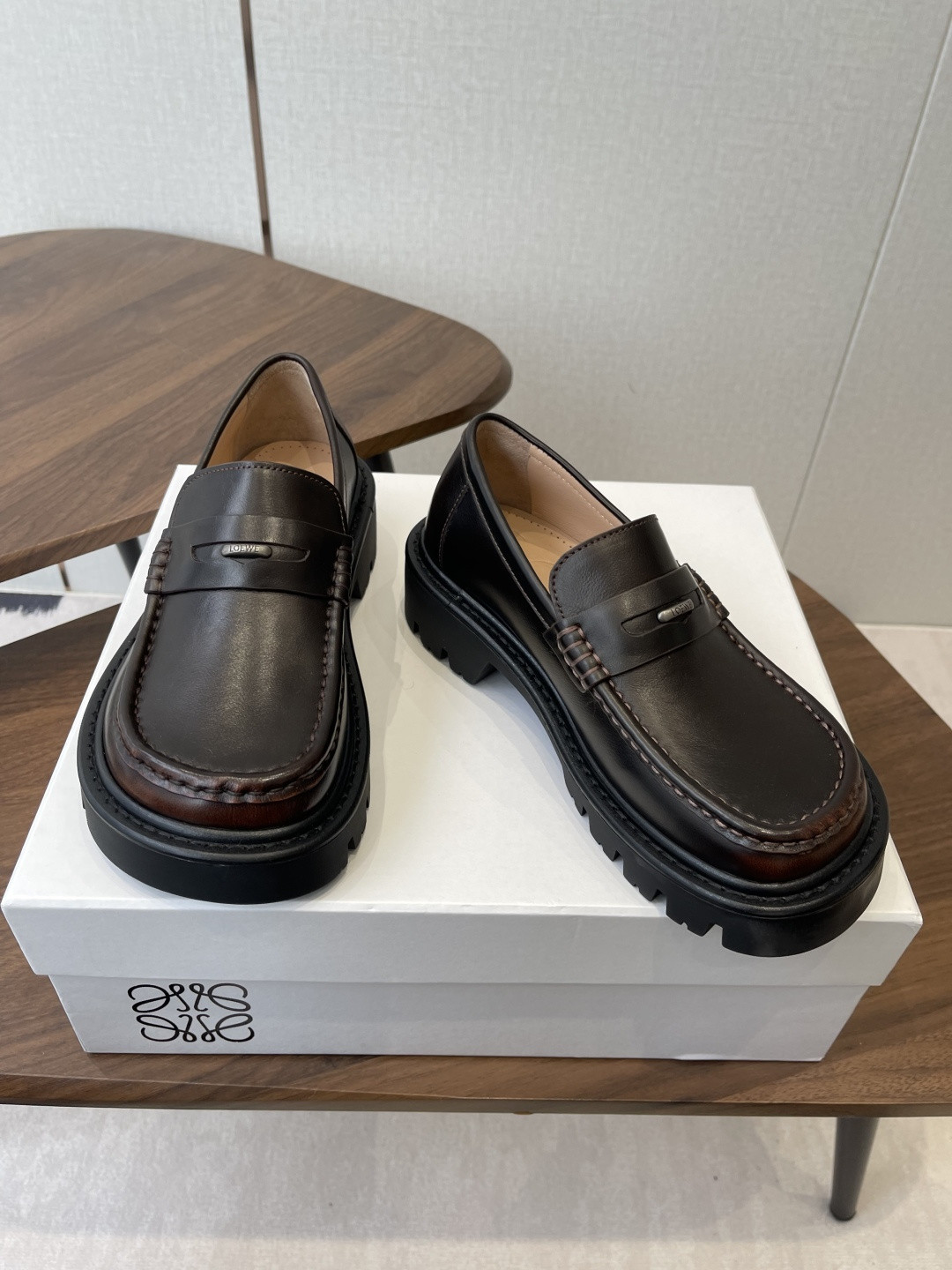 ua L0ew* sierra loafer