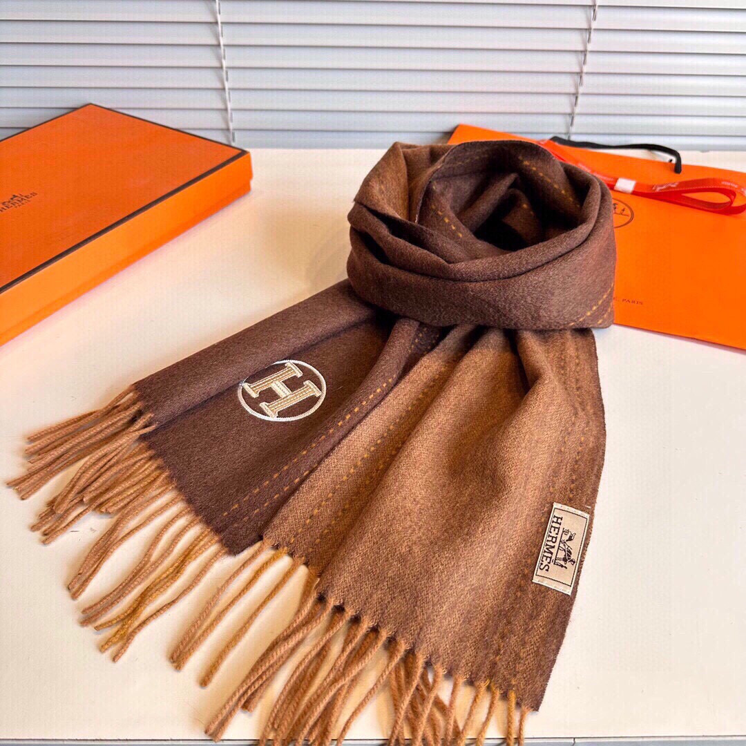 H**mes ripple-patterned cashmere scarf 35x200cm